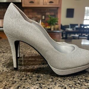 Women’s Fiona silver sparkle 4” heels size 9